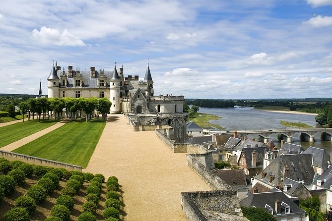 Loire Valley Wine & Castle Tour from Paris With Tasting & Pickup